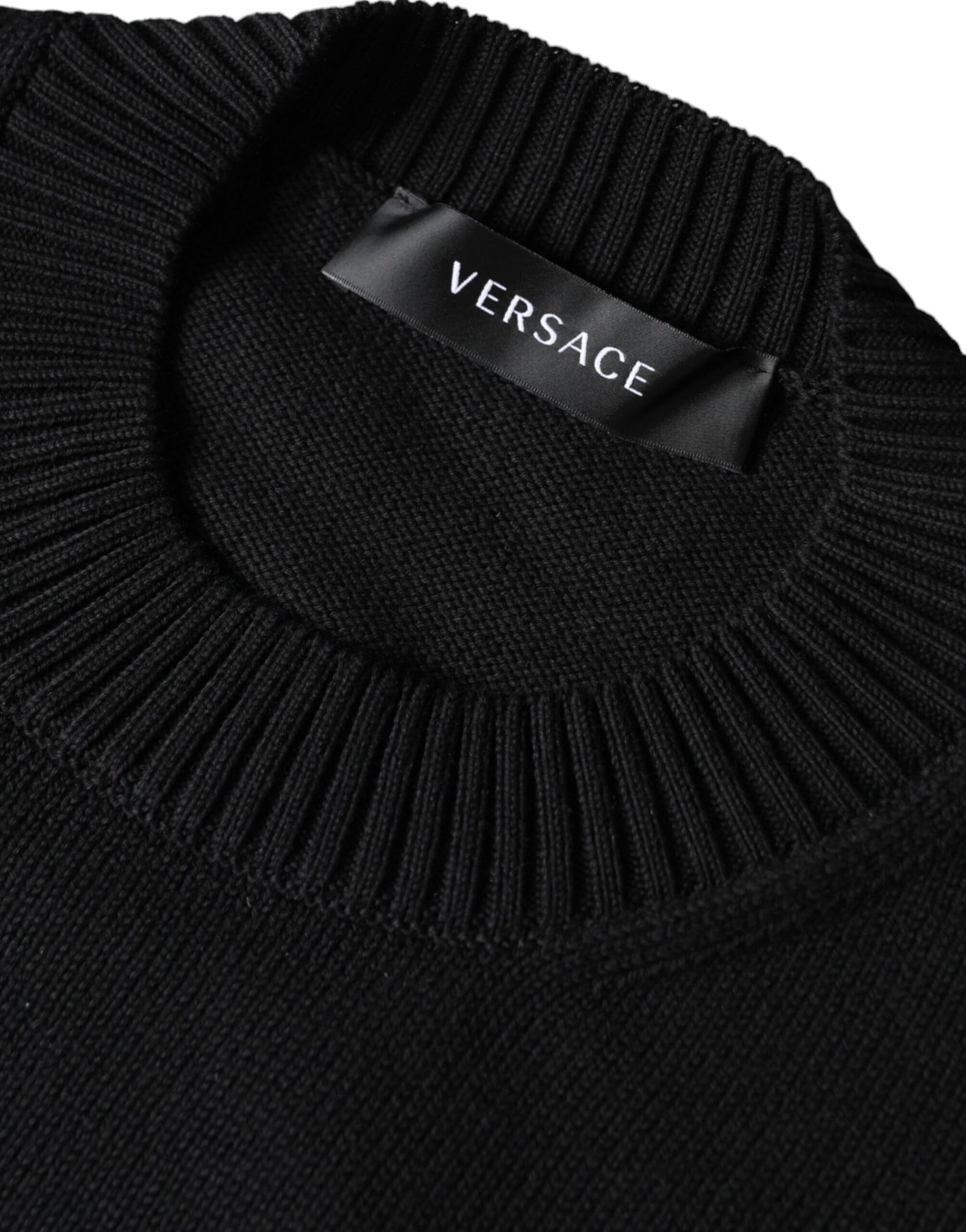 Maglione girocollo con ricamo Medusa nero