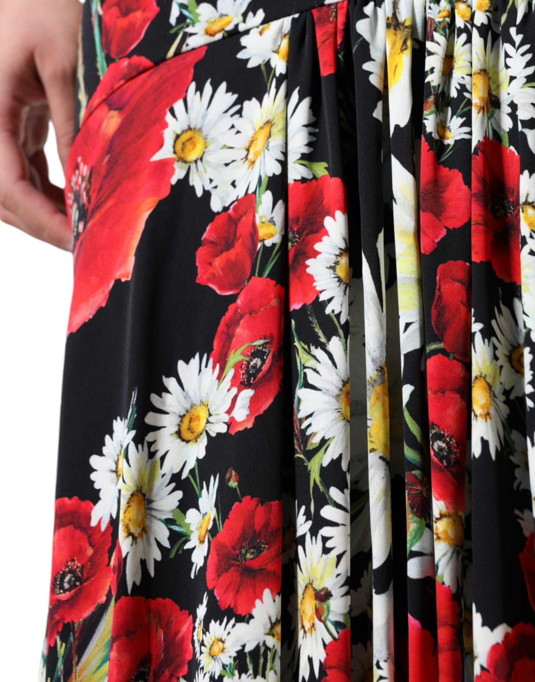 Schwarzes, ärmelloses langes Seidenkleid mit Blumenmuster
