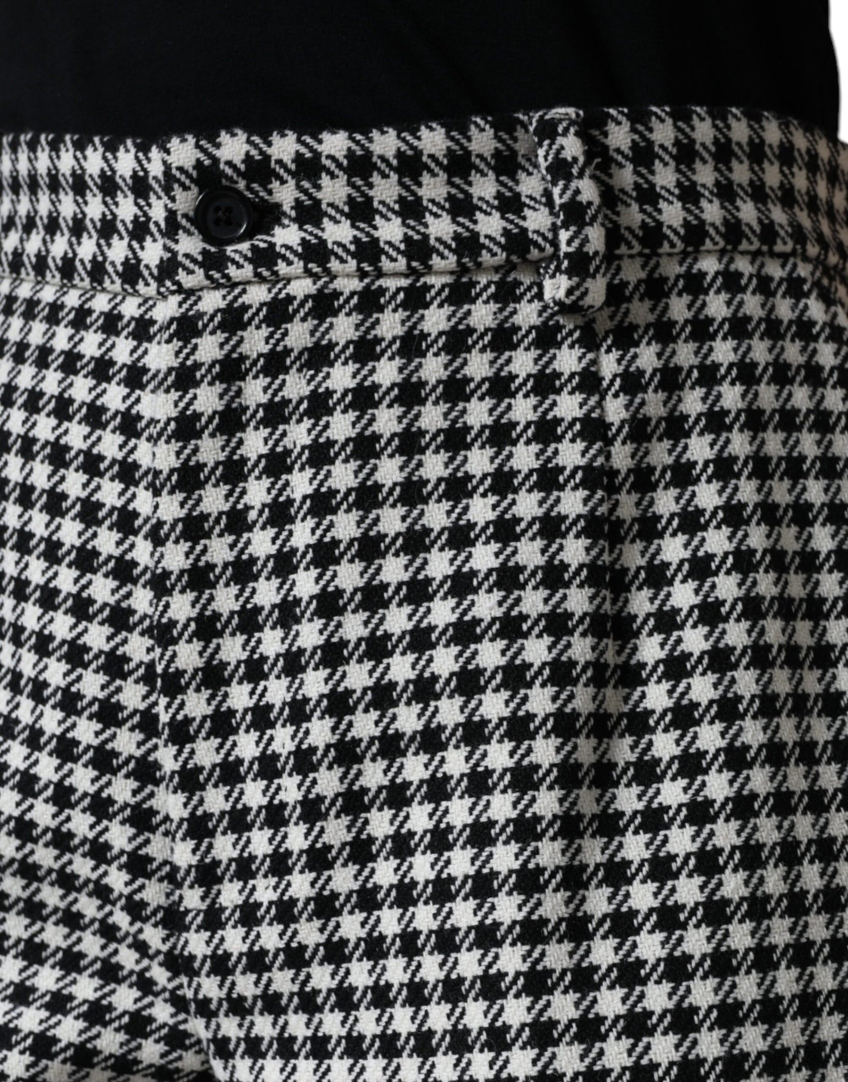 Schwarze, weiße Hose mit Hahnentrittmuster und weitem Bein