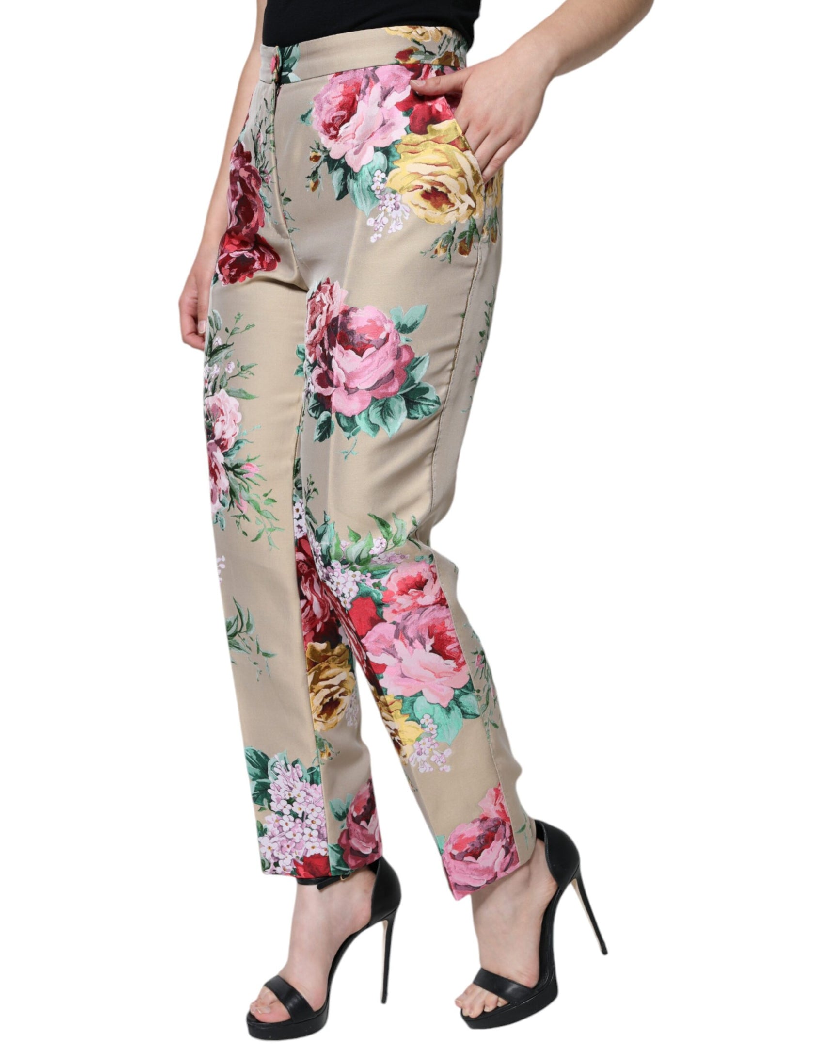 Beigefarbene, hoch taillierte Karottenhose aus Jacquard mit Blumenmuster
