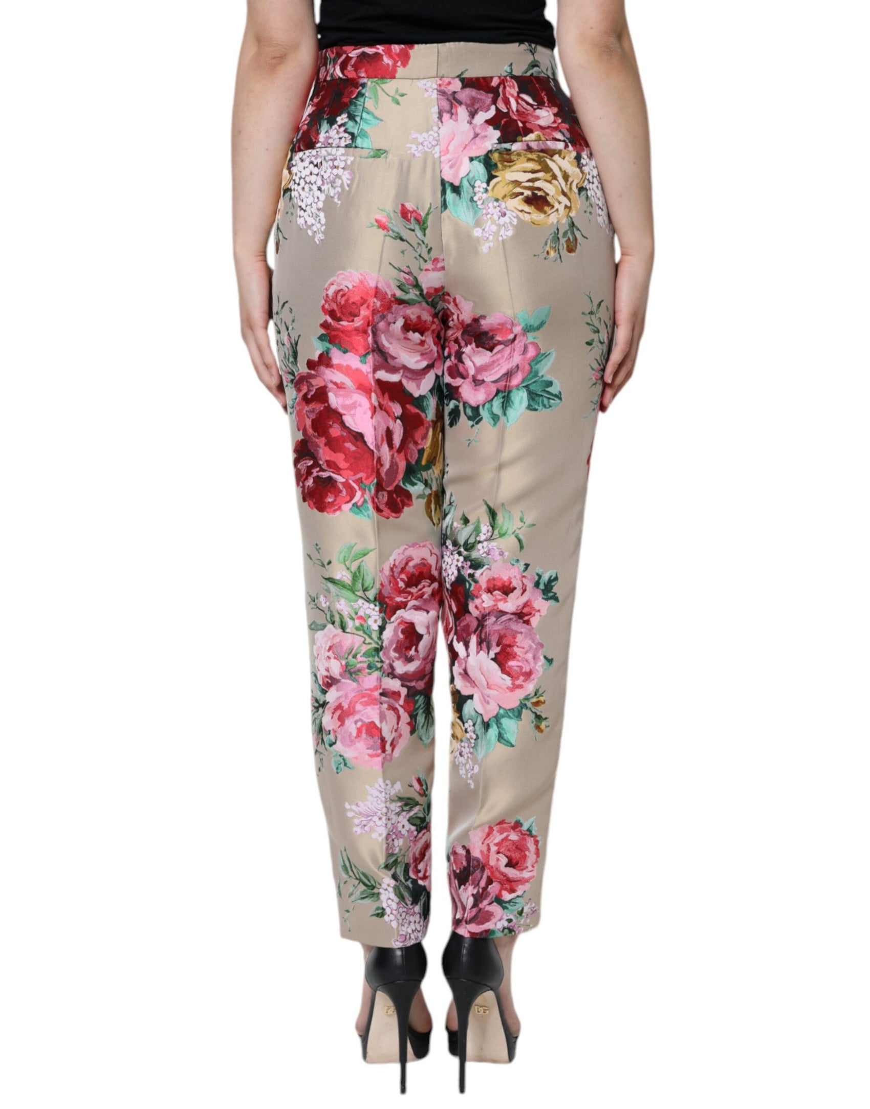 Beigefarbene, hoch taillierte Karottenhose aus Jacquard mit Blumenmuster