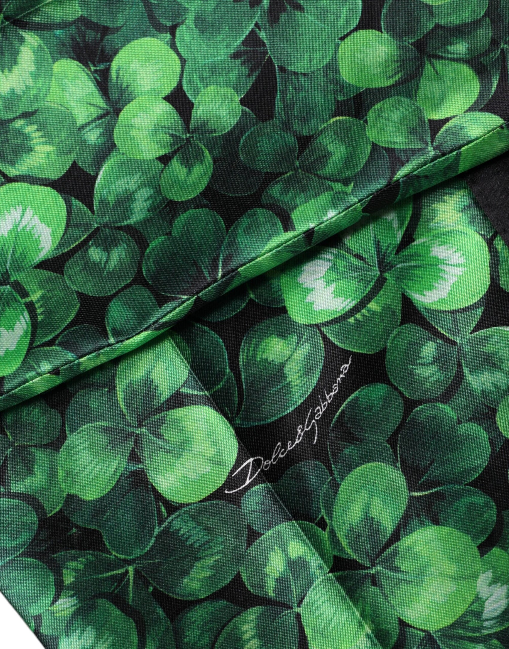 Green Clover – Karottenhose aus Seidensatin mit hoher Taille