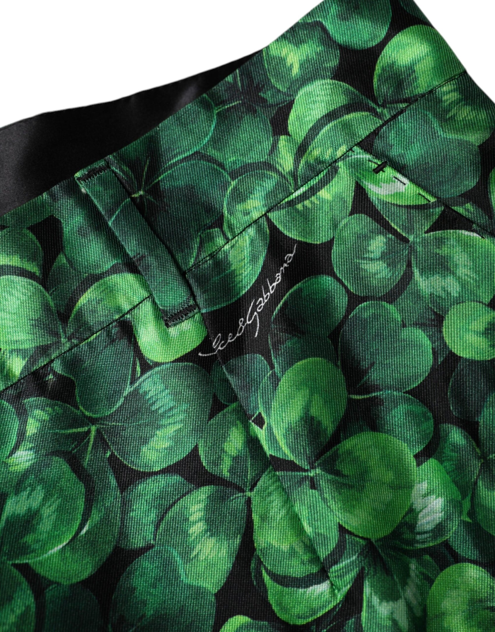 Green Clover – Karottenhose aus Seidensatin mit hoher Taille
