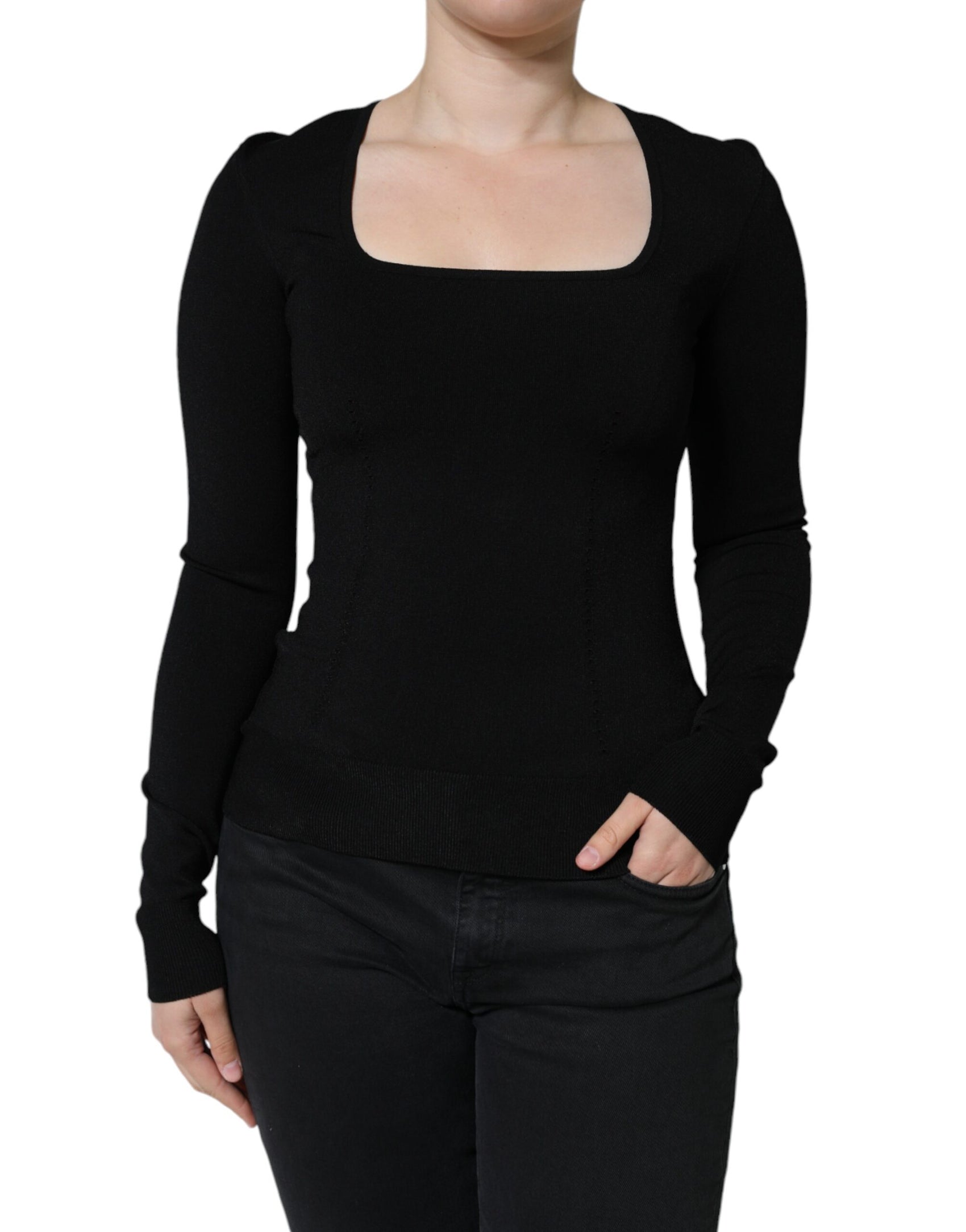 Blusa nera a maniche lunghe con scollo quadrato