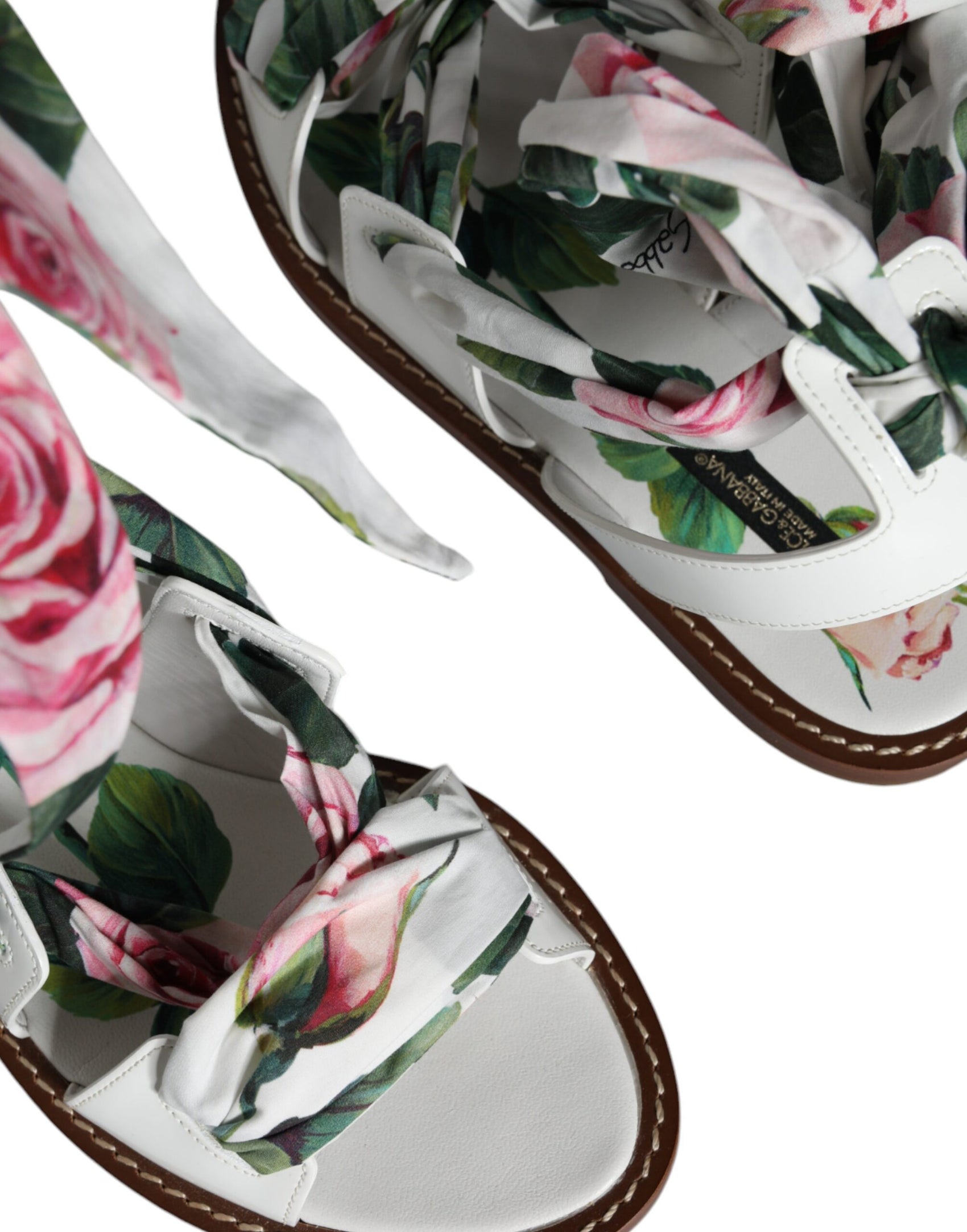 Mehrfarbige Sandalen mit Knöchelriemen und Blumenmuster