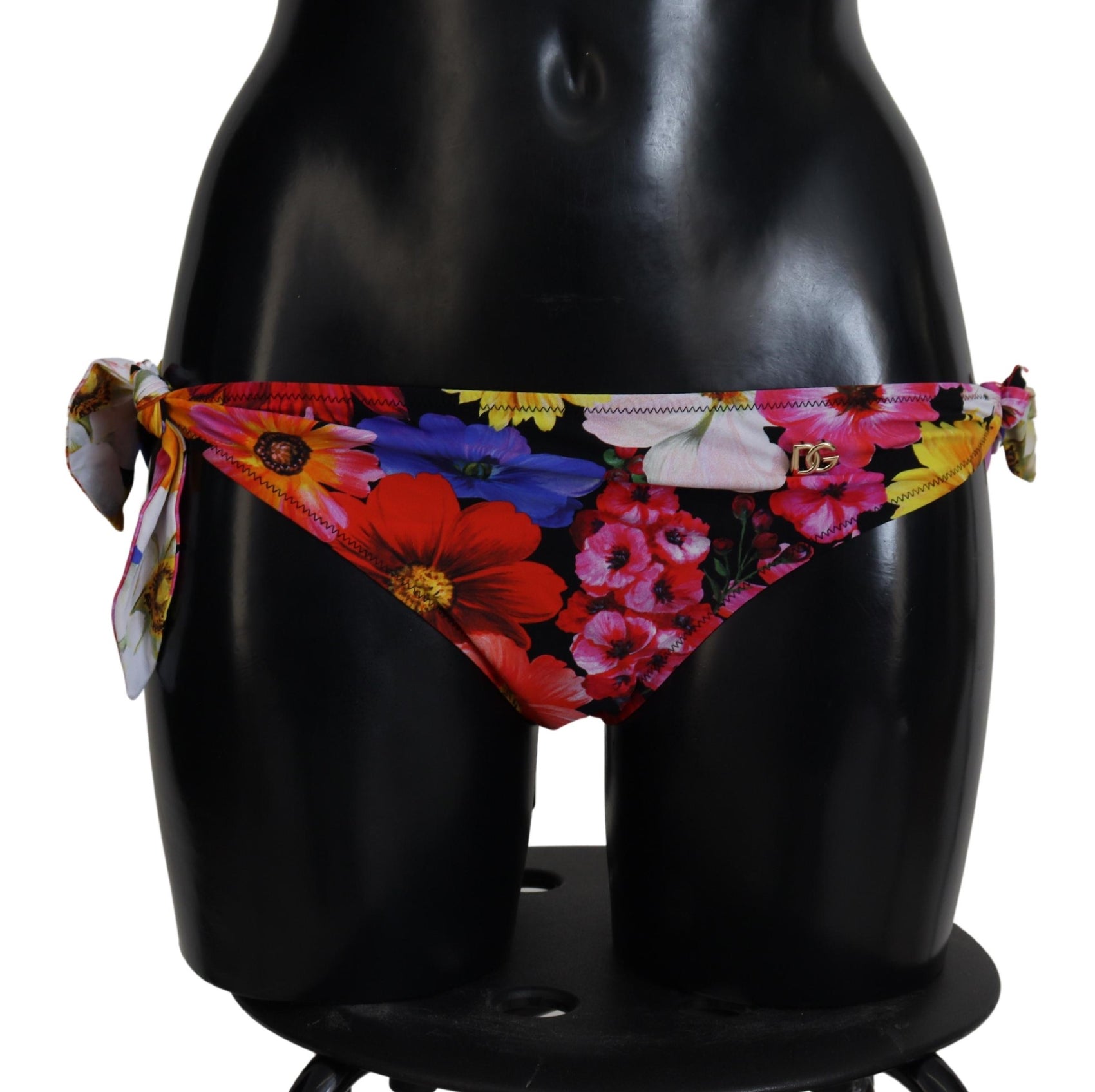 Costume da bagno con stampa floreale nera e slip bikini