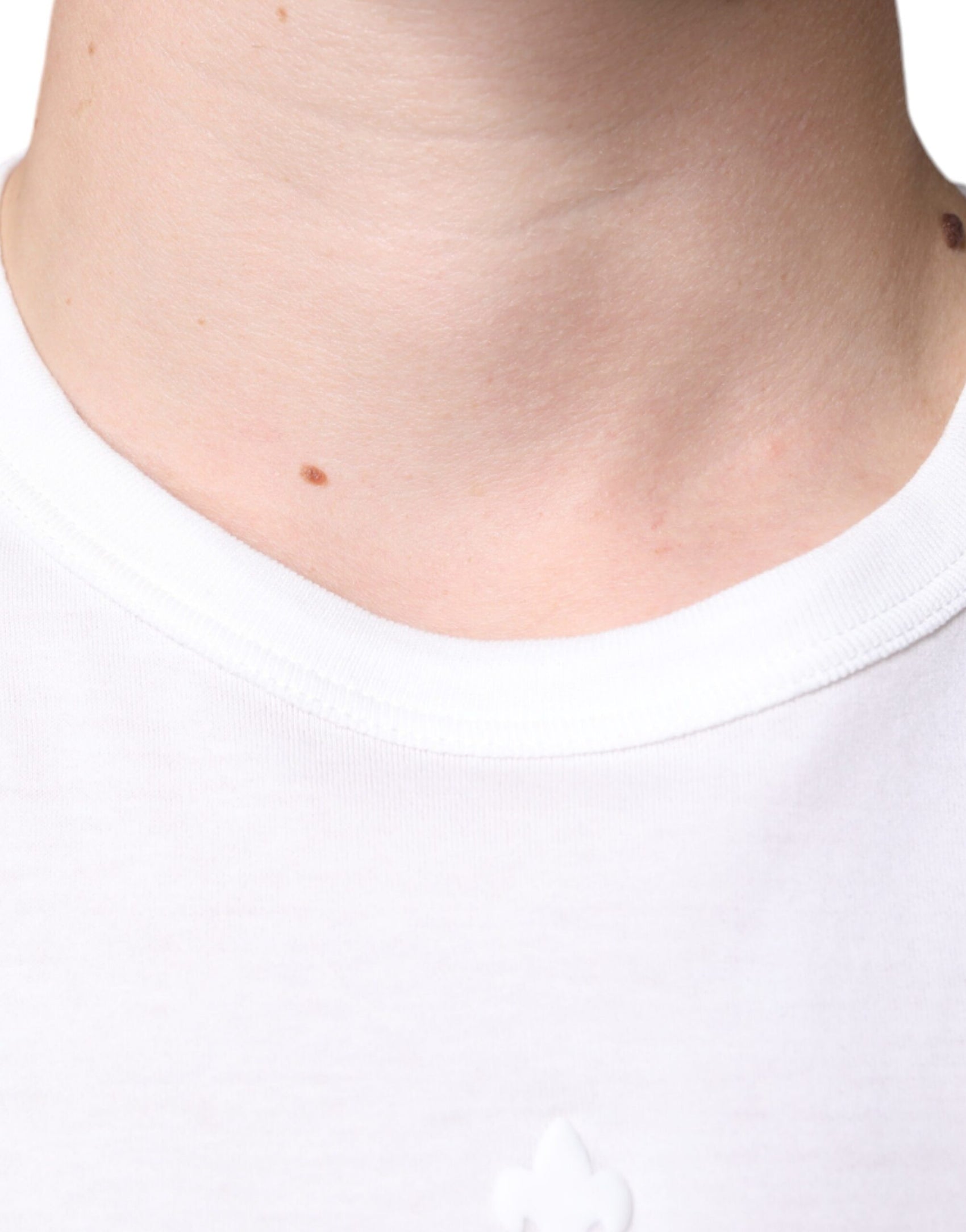 Weißes Baumwoll-T-Shirt mit Rundhalsausschnitt und Logoprägung