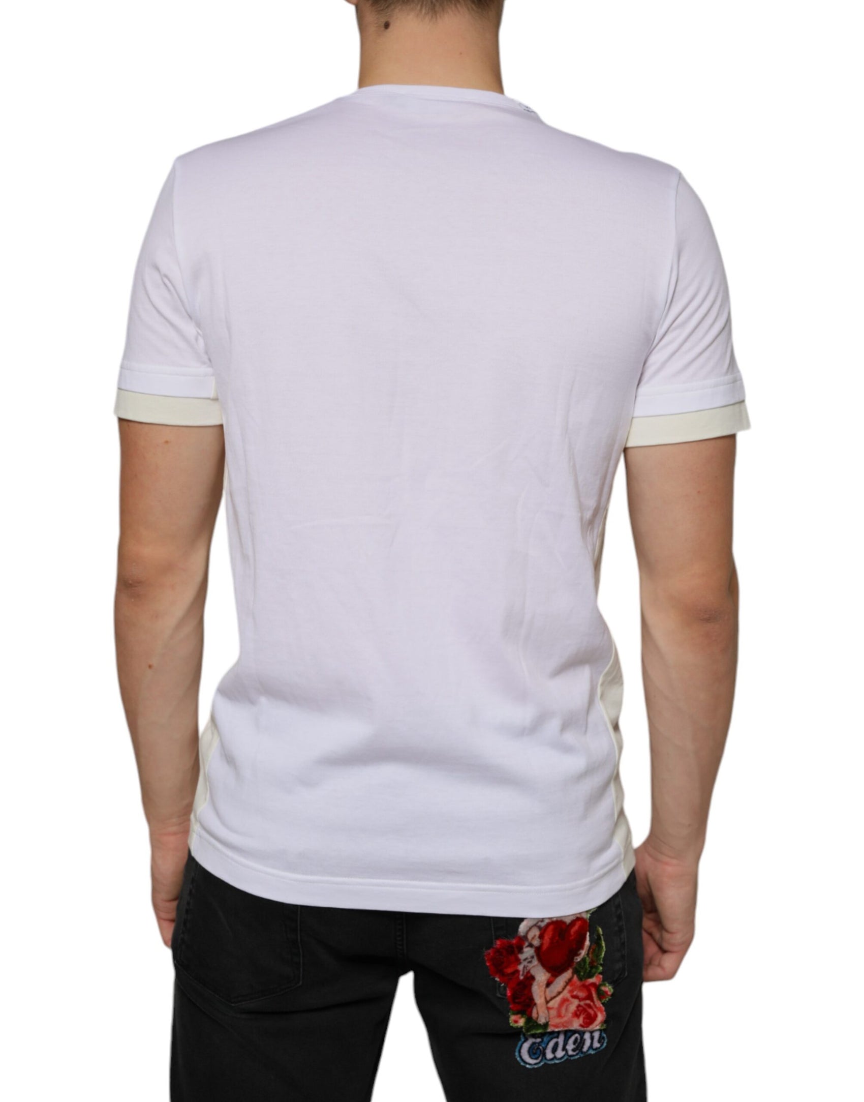 Weißes Baumwoll-T-Shirt mit kurzen Ärmeln und Tasche