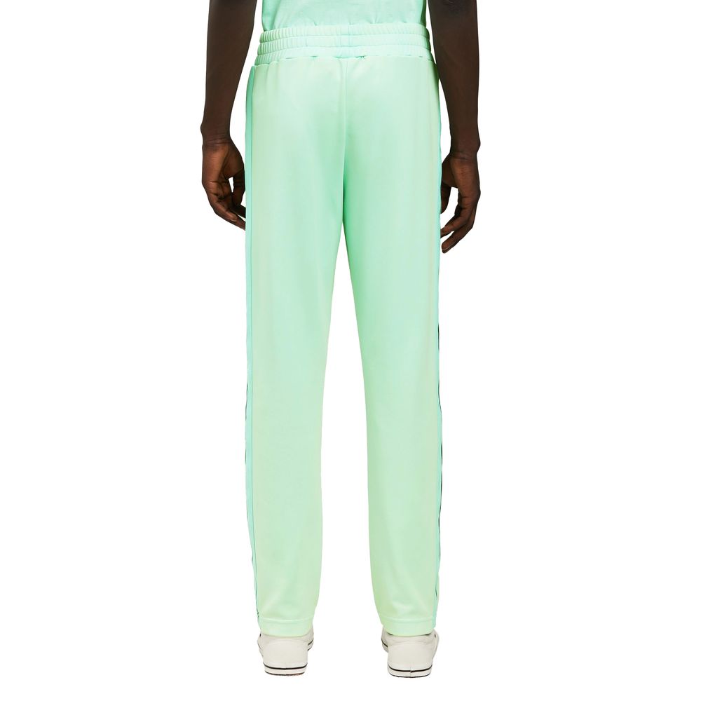 Grüne Nylonjeans und Hose