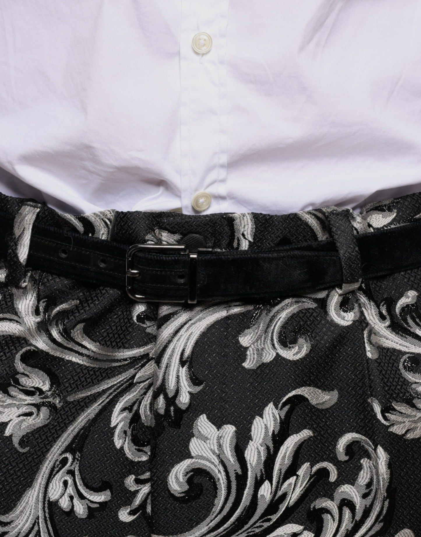 Schwarze, enge Anzughose aus Jacquard