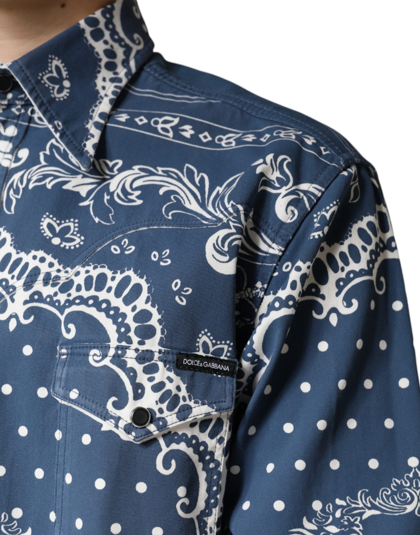 Blau-weißes Freizeithemd aus Baumwolle mit Bandana-Print