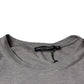 Graues T-Shirt mit Rundhalsausschnitt und kurzen Ärmeln und Logo-Print