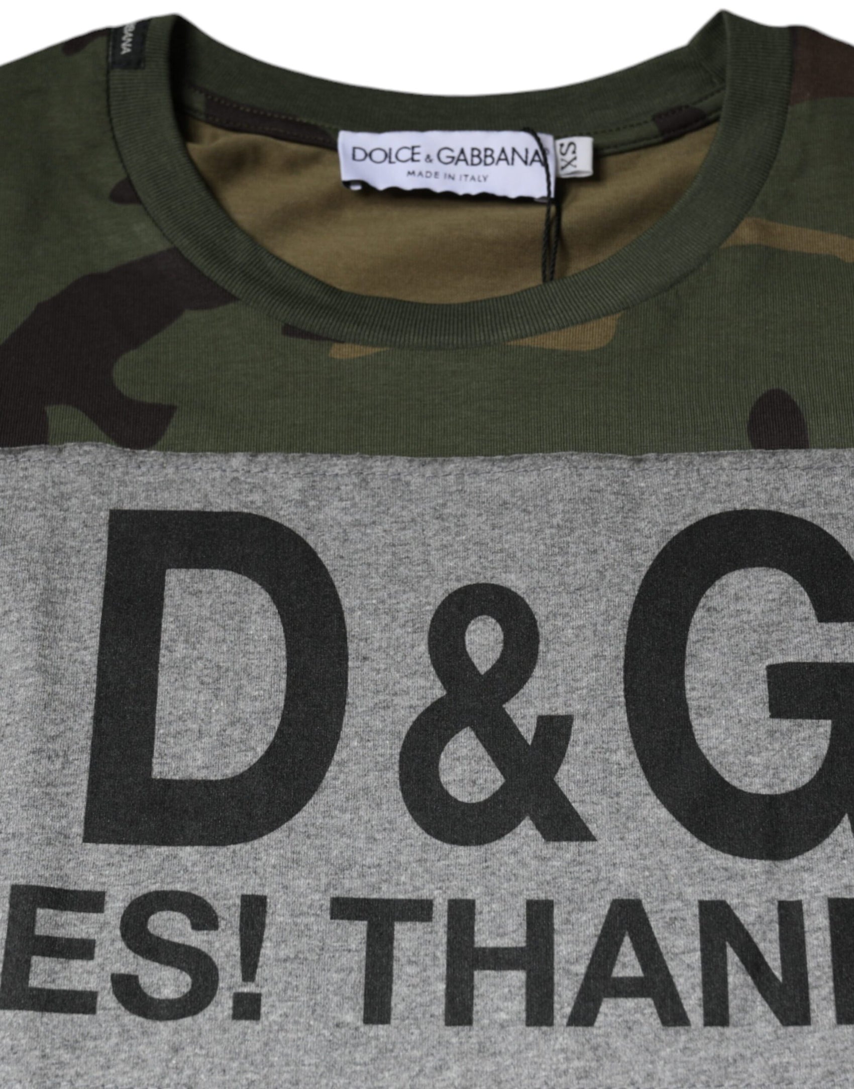 Mehrfarbiges Camouflage-T-Shirt aus Baumwolle mit Rundhalsausschnitt