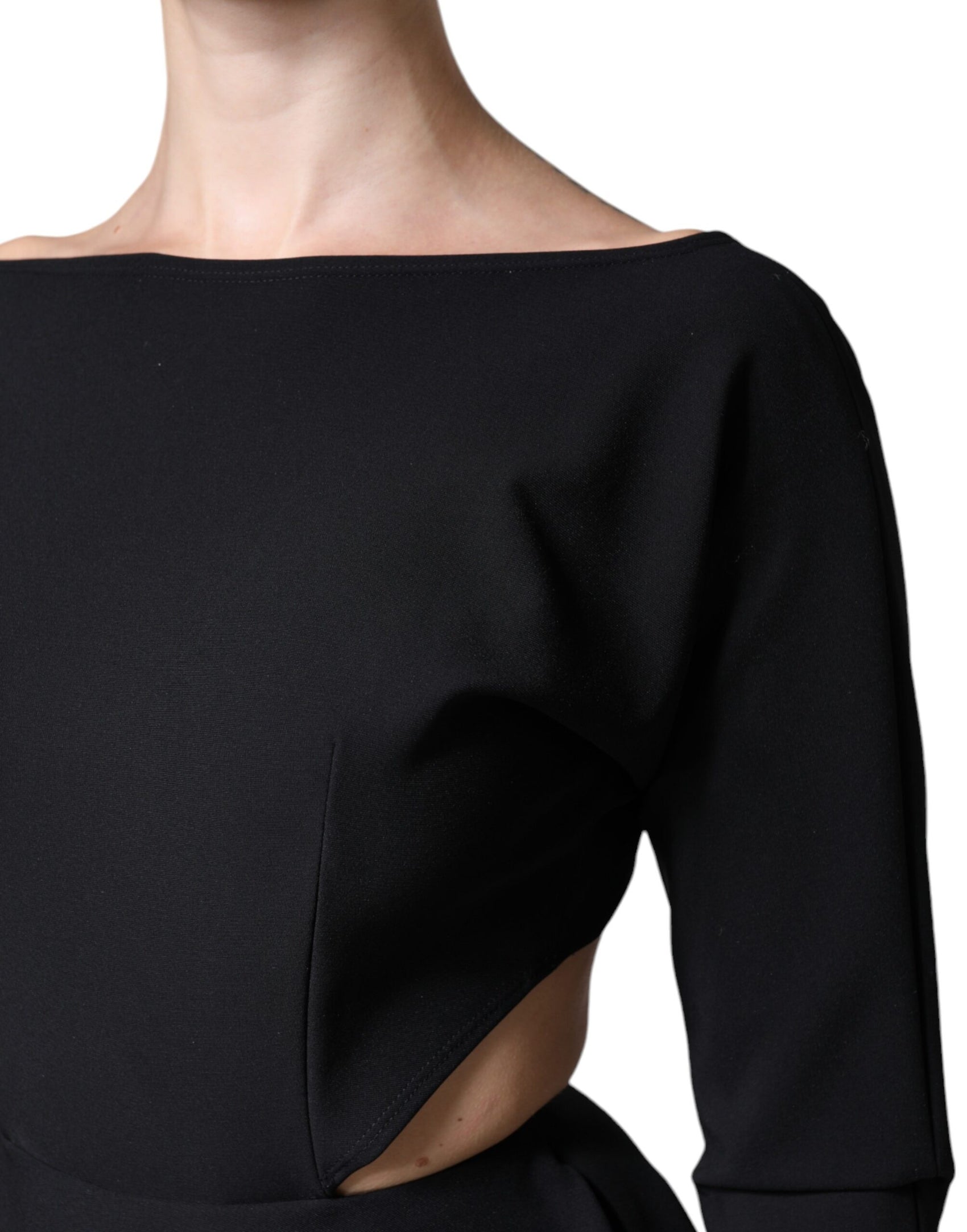 Schwarzes Minikleid aus Viskose mit Cut-Outs in A-Linie und langen Ärmeln