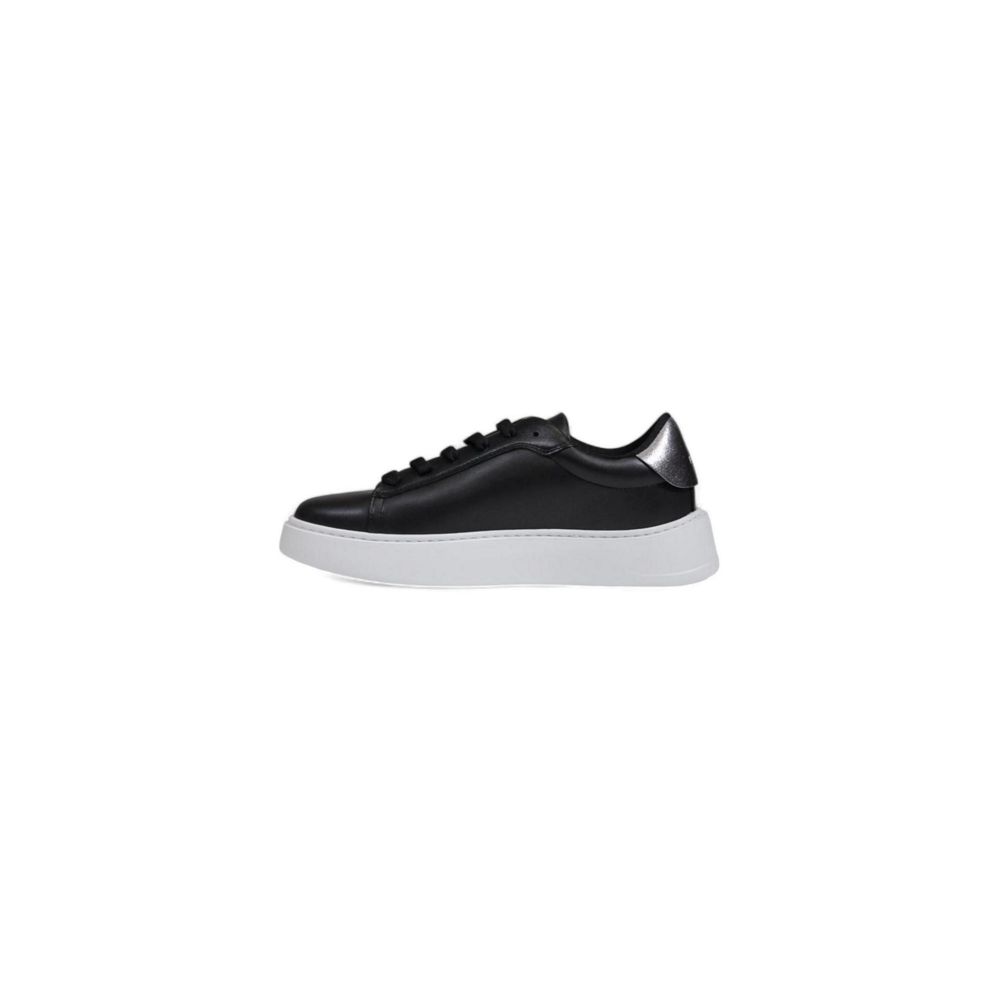 Schwarzer Polyethylen-Sneaker