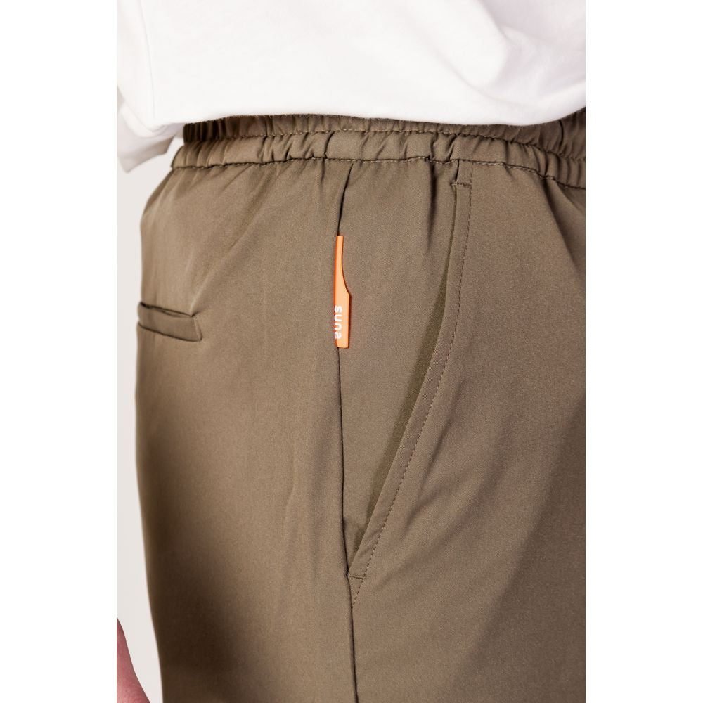 Grüne Nylonshorts