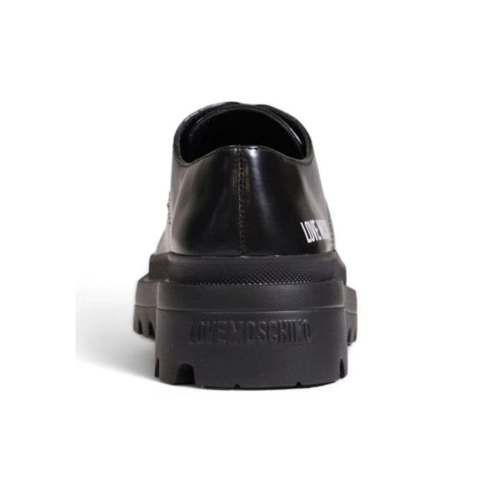 Schwarzer flacher Schuh aus Polyethylen