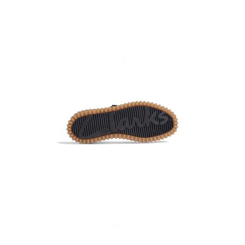 Flache Schuhe aus schwarzem Schwamm