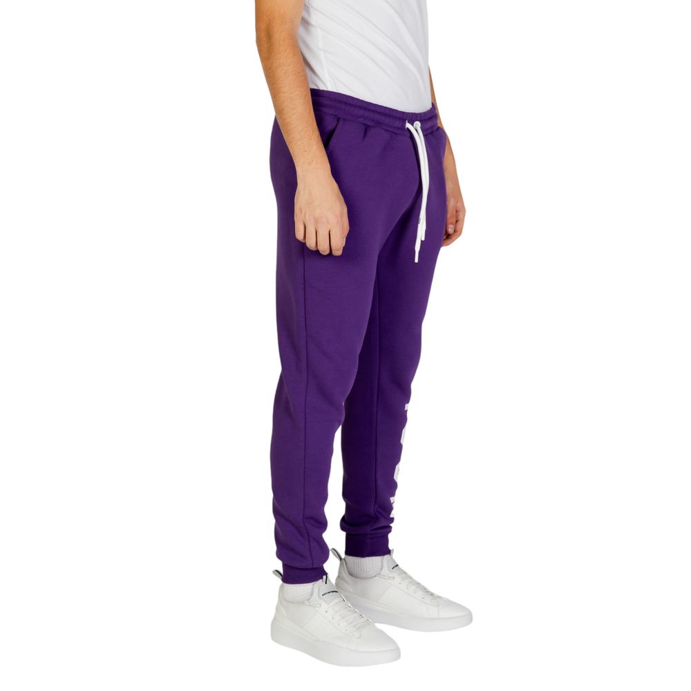 Lila Baumwolljeans und Hose