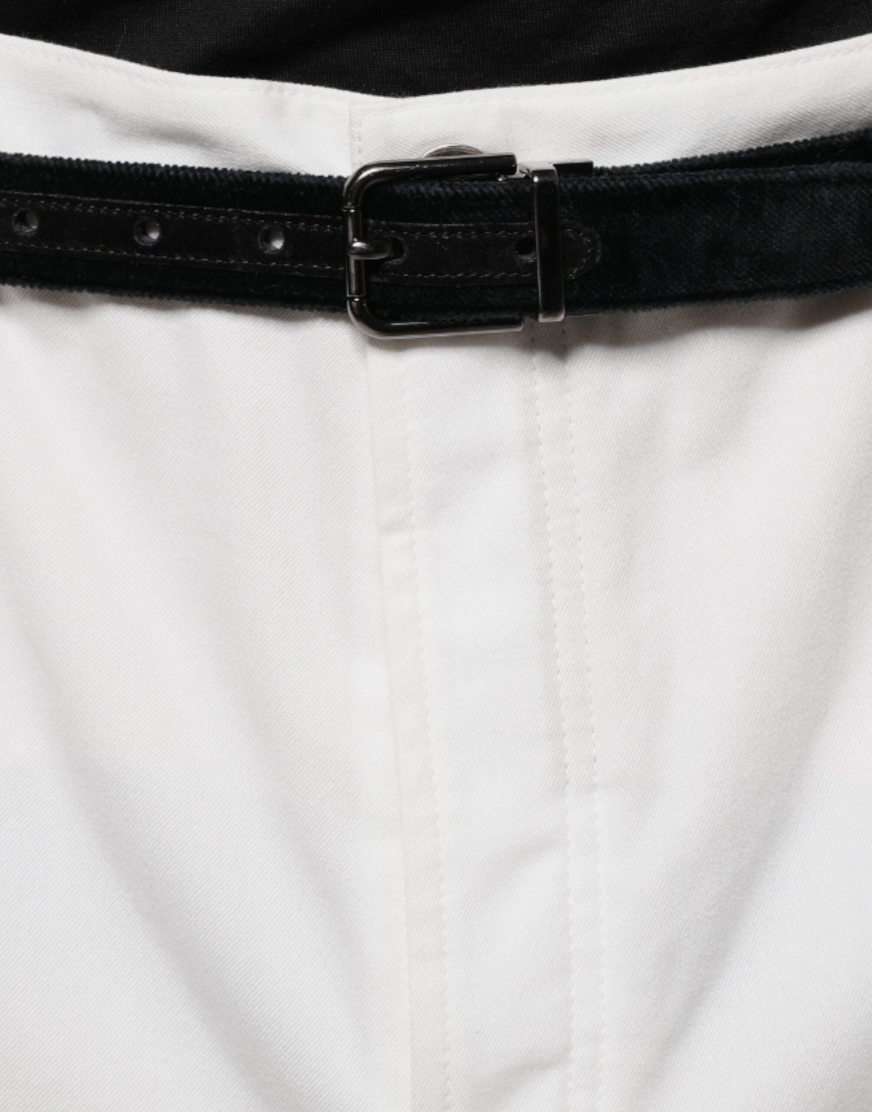 Weiße Herrenhose aus Baumwolle mit konischer Passform