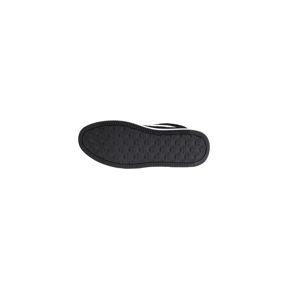 Schwarzer Ledersneaker