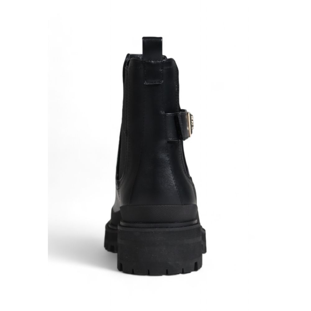 Schwarzer Polyethylenstiefel