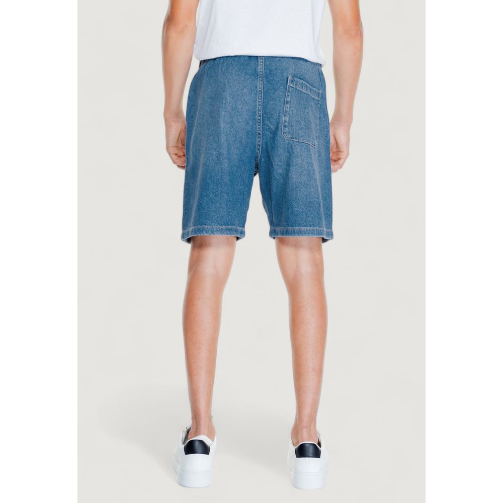 Hellblaue Baumwollshorts