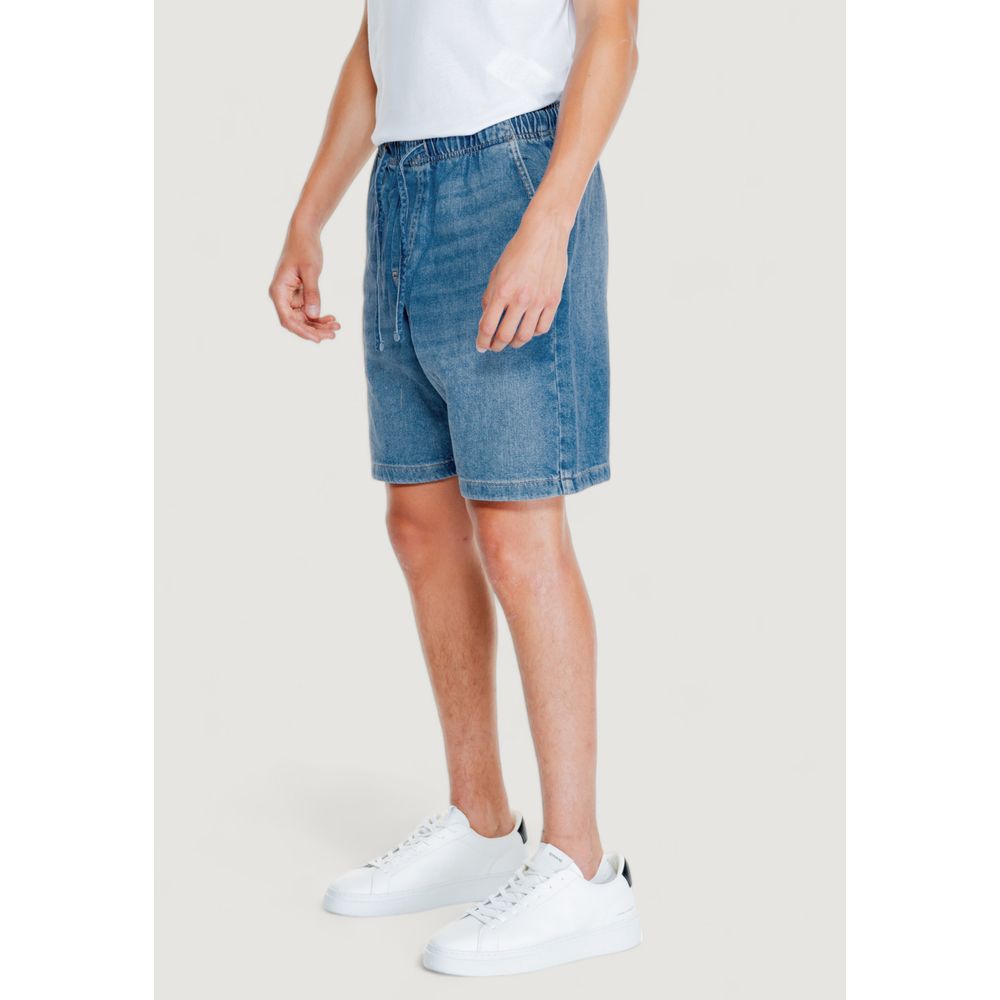 Hellblaue Baumwollshorts