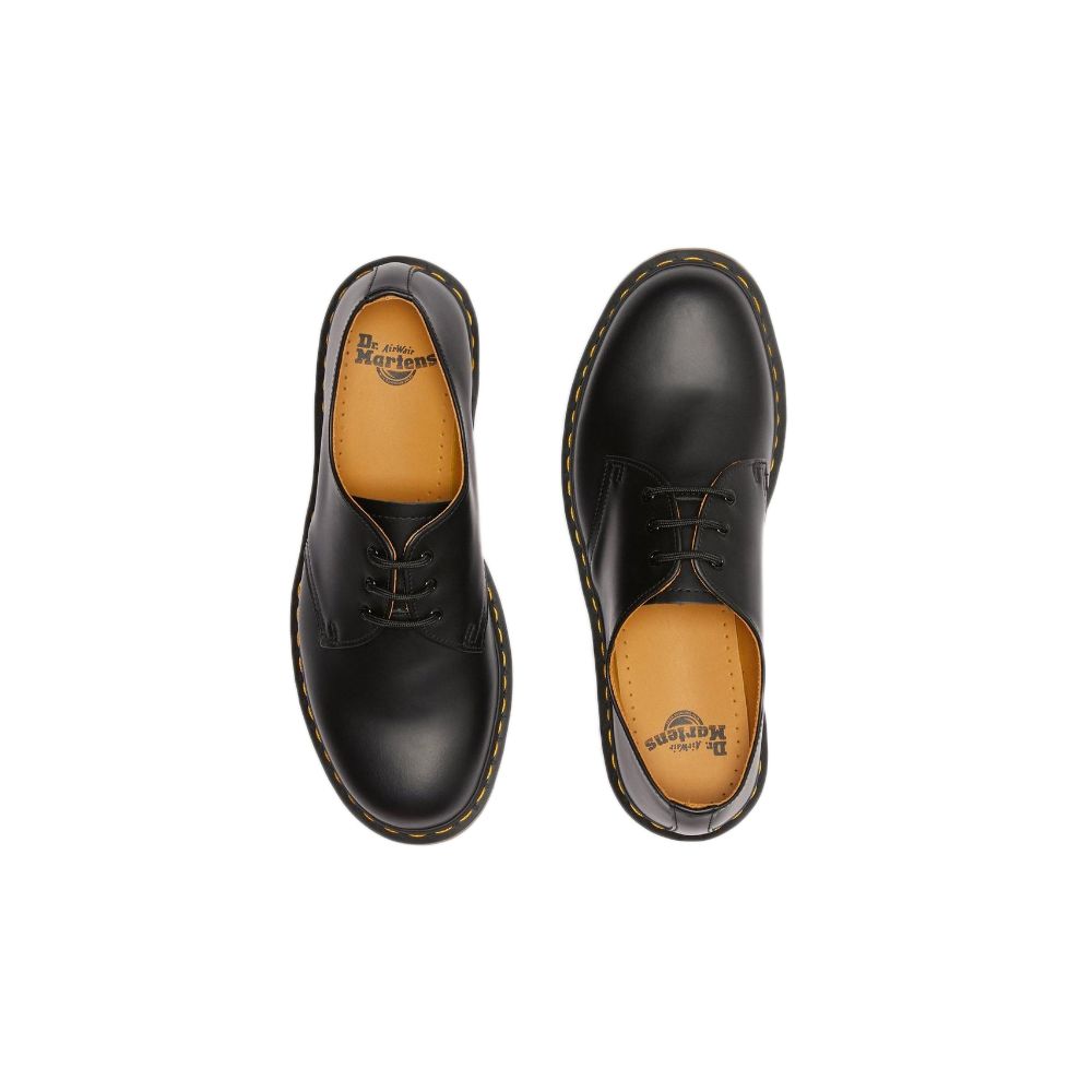 Schwarze flache Lederschuhe