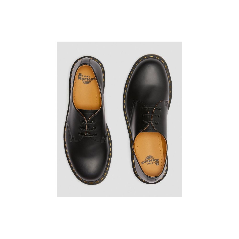 Schwarze flache Lederschuhe