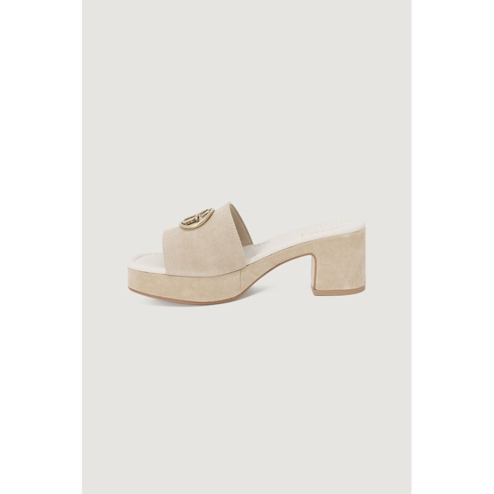 Sandalo in pelle scamosciata beige