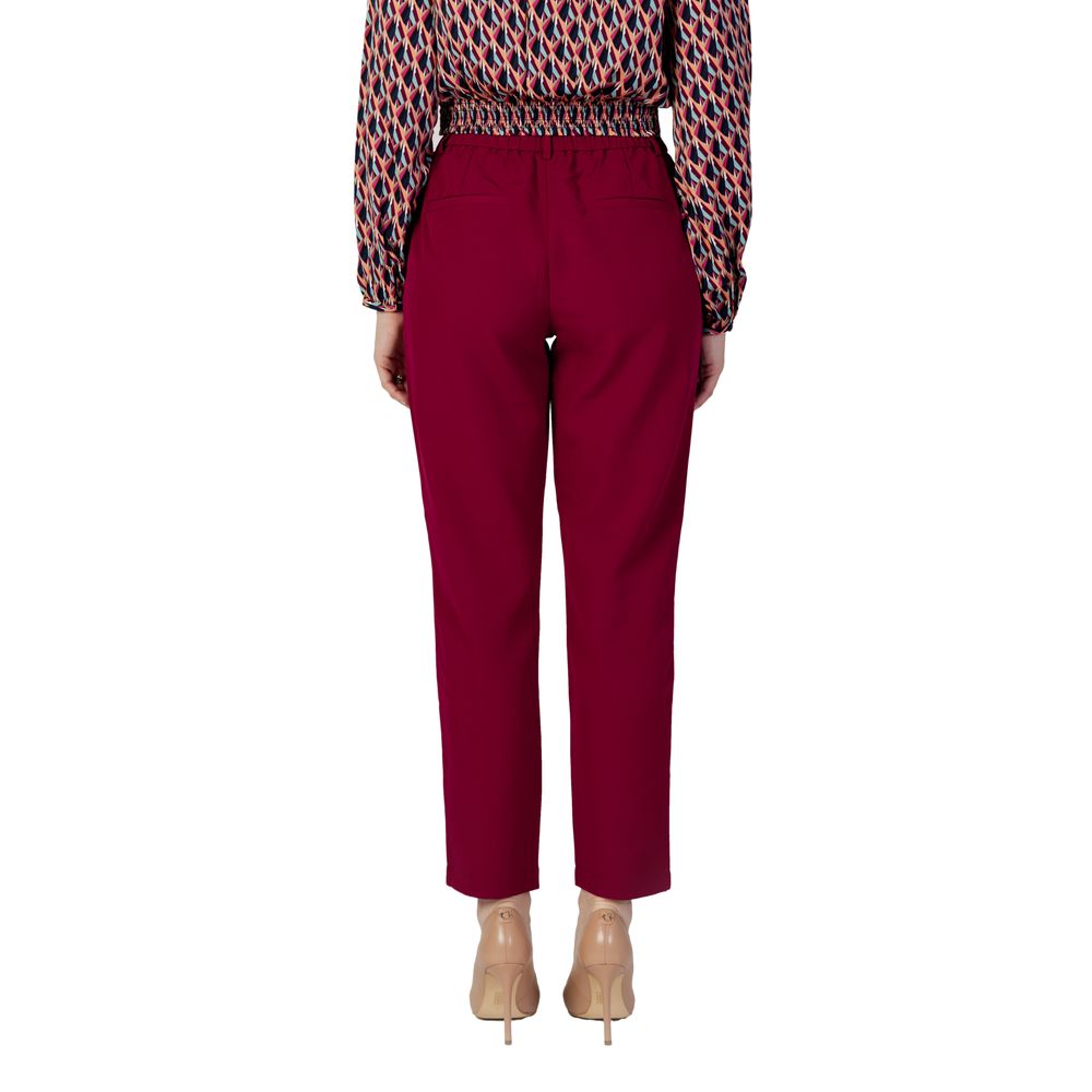 Bordeauxfarbene Polyesterjeans und -hose