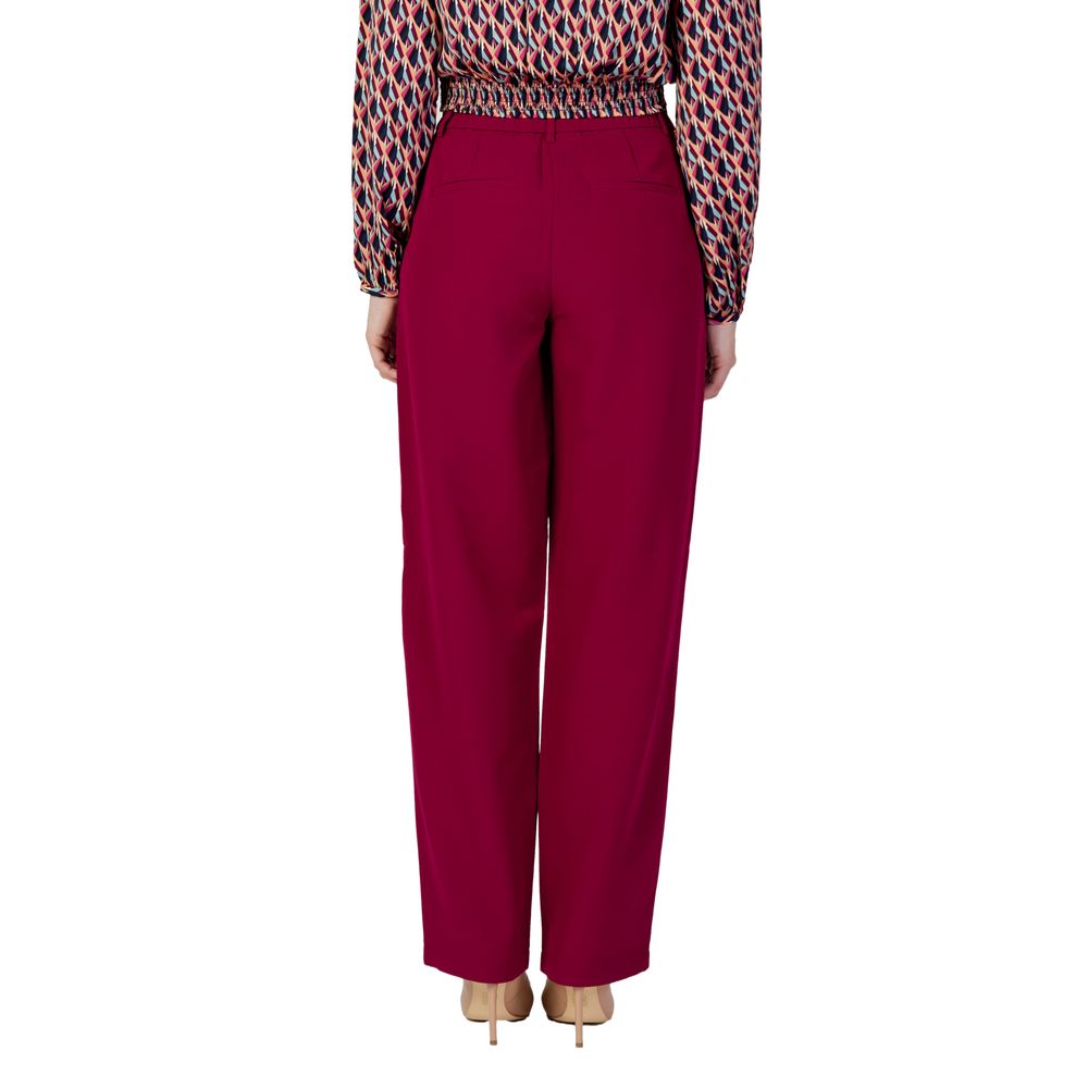 Bordeauxfarbene Polyesterjeans und -hose