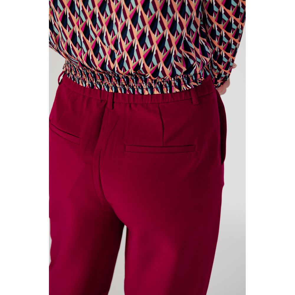 Bordeauxfarbene Polyesterjeans und -hose