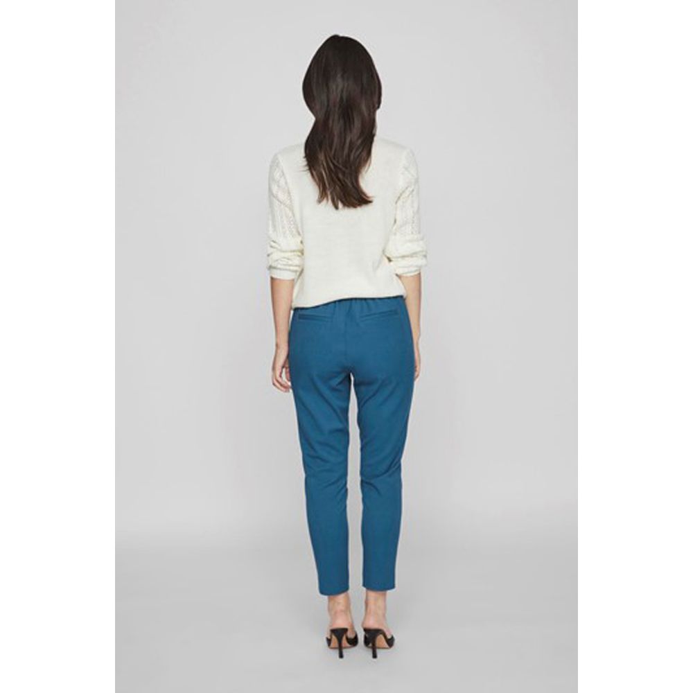 Blaue Polyesterjeans und -hose