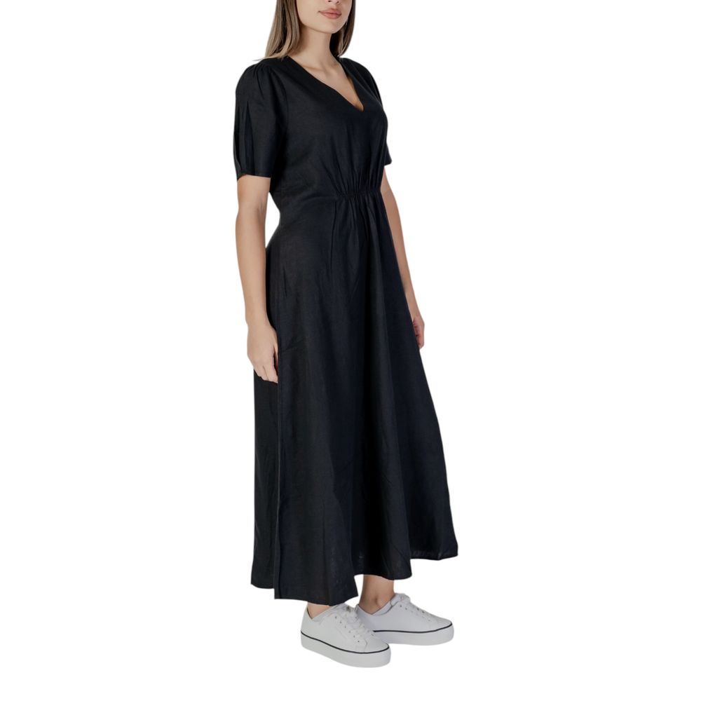 Schwarzes Leinenkleid