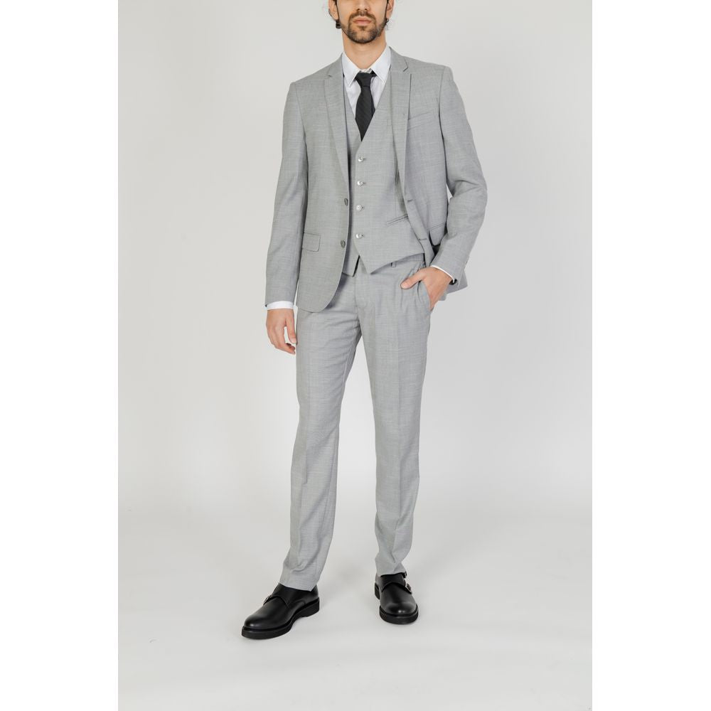 Graue Polyesterjeans und -hose
