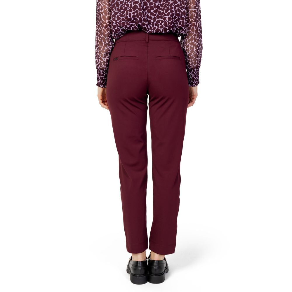 Jeans e pantaloni in poliestere bordeaux
