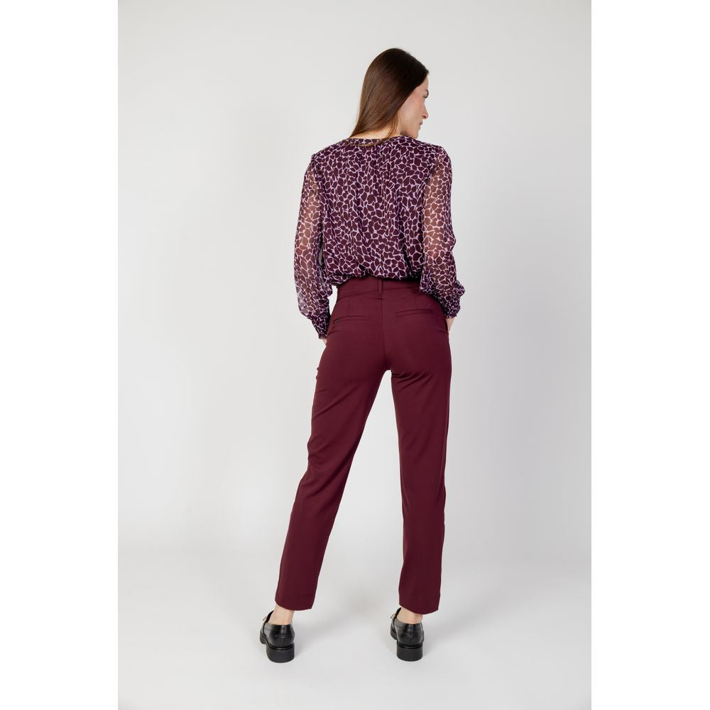 Jeans e pantaloni in poliestere bordeaux