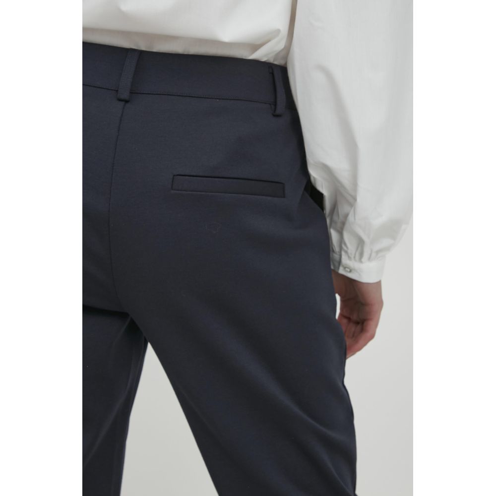 Blaue Jeans und Hose aus recyceltem Polyester