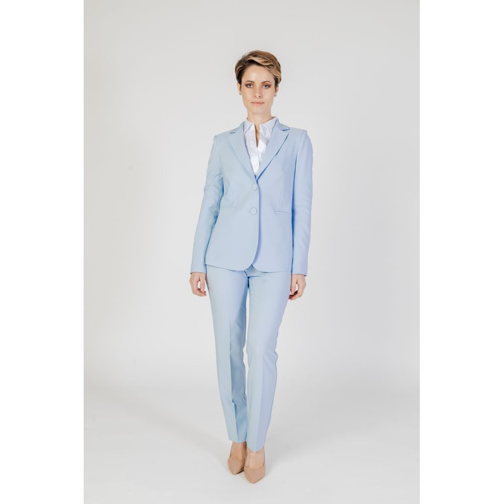 Blaue Polyesterjeans und -hose
