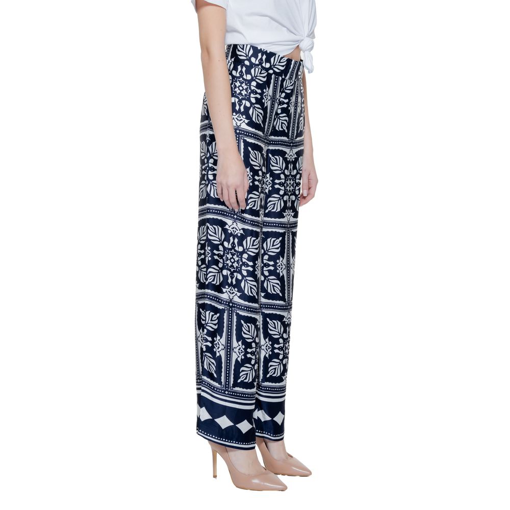 Blaue Viskosejeans und -hose