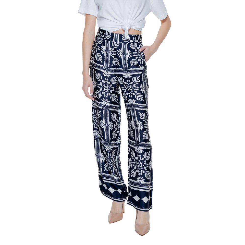 Blaue Viskosejeans und -hose