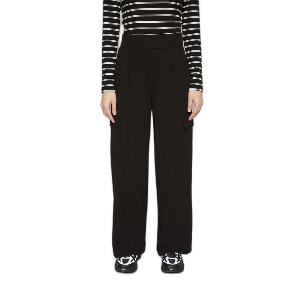 Schwarze Polyesterjeans und -hose