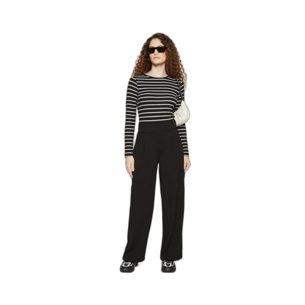 Schwarze Polyesterjeans und -hose