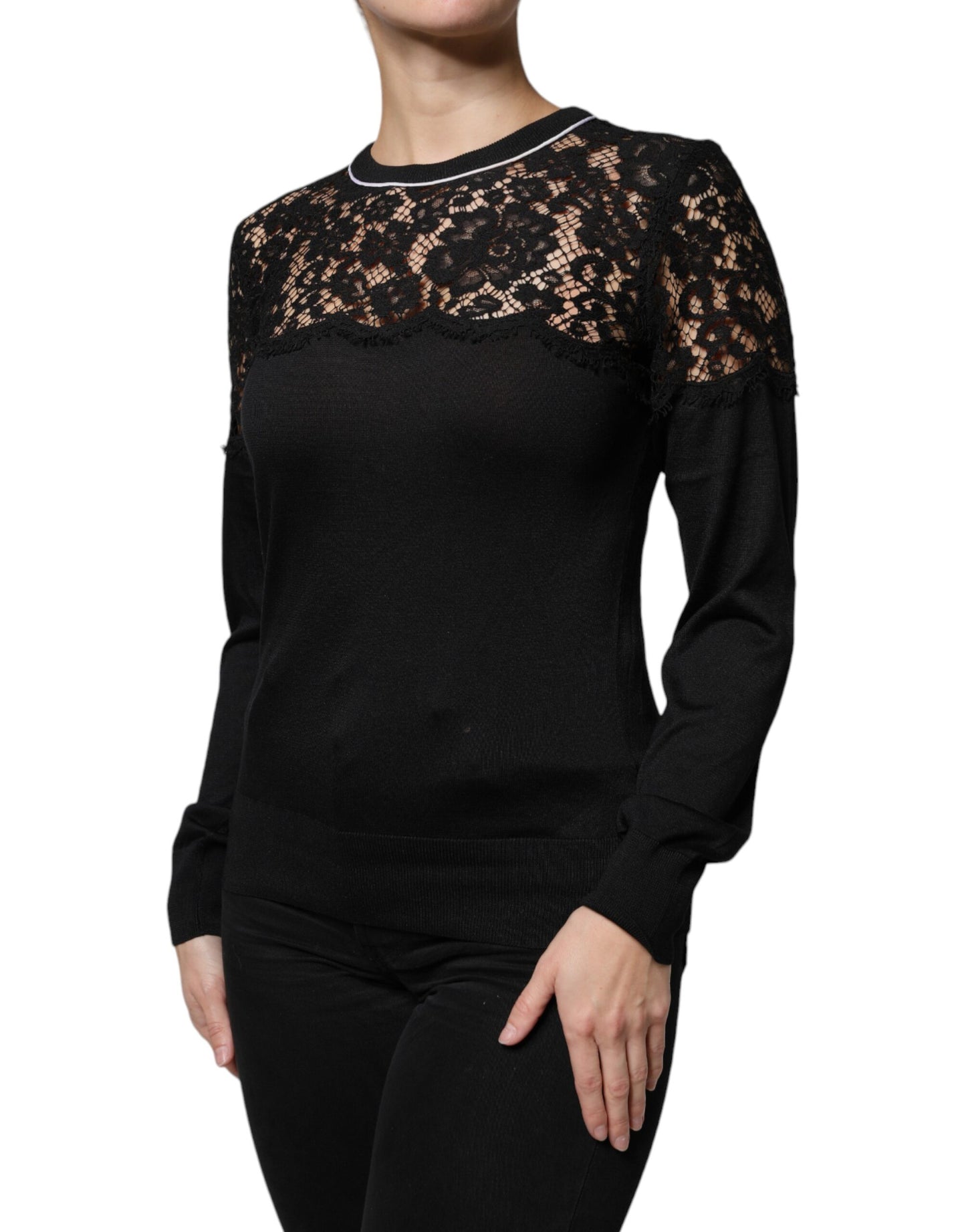Top in pizzo floreale nero in seta
