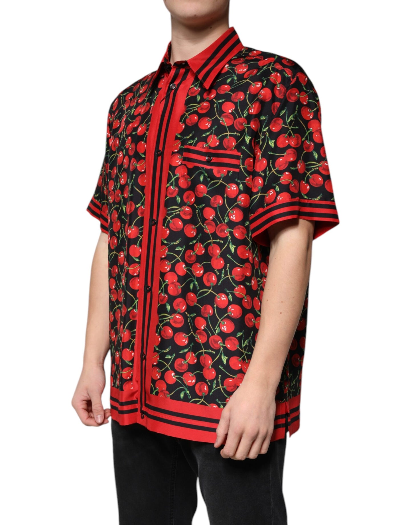 Schwarzes, kirschrotes Seidenhemd mit Button-Down-Kragen