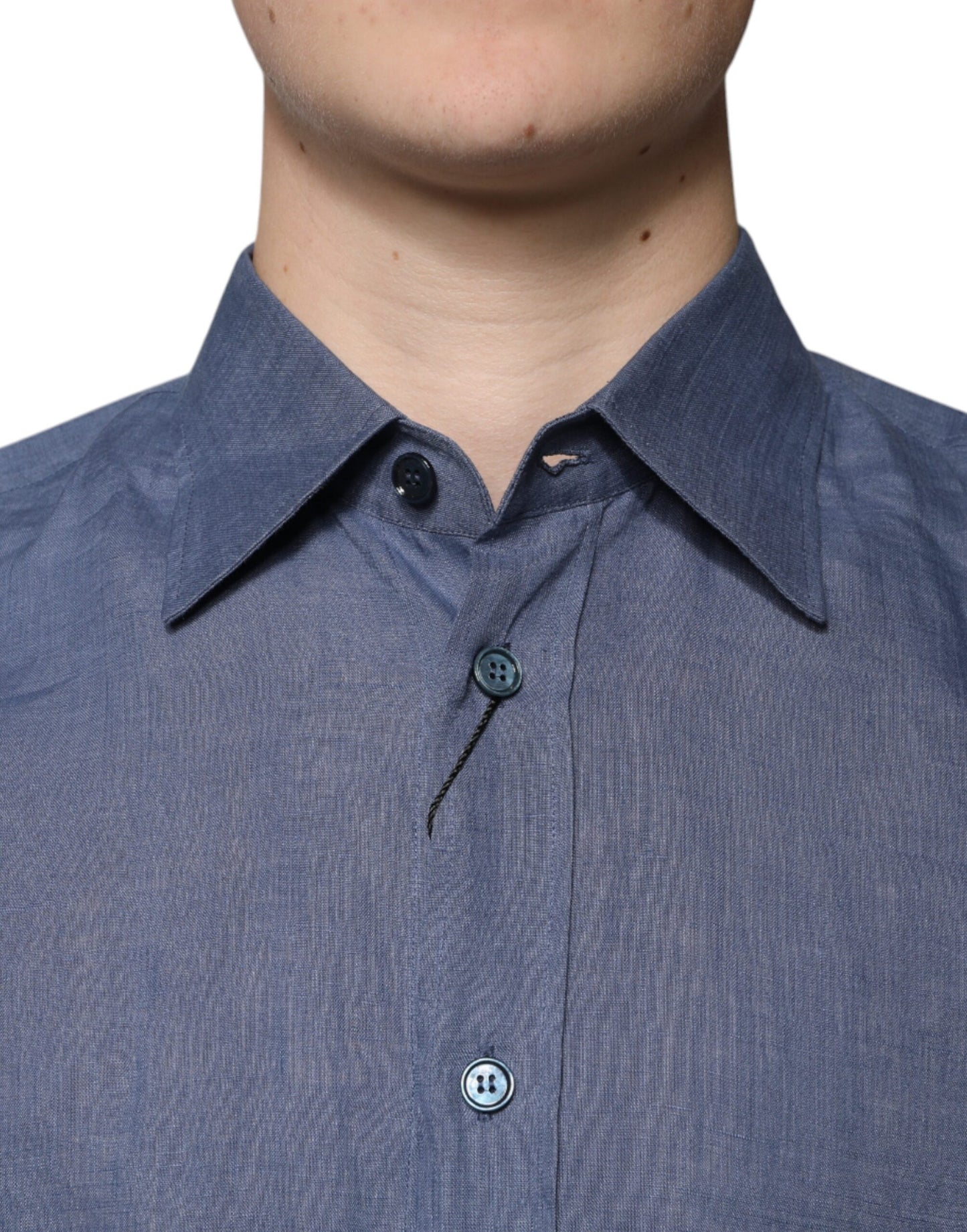 Blaues, langärmliges Freizeithemd mit Knopfleiste und Logo
