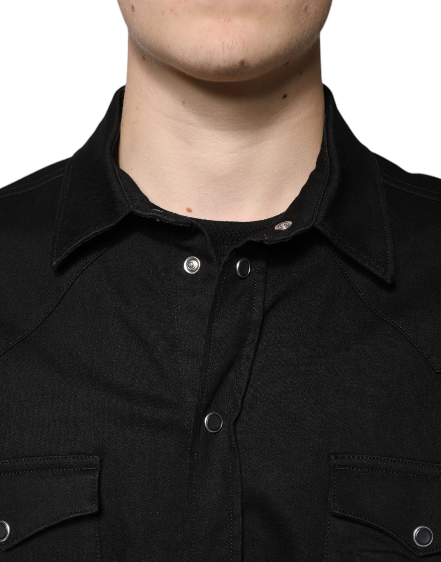 Schwarzes Button-Down-Hemd aus Baumwolle mit Kragen