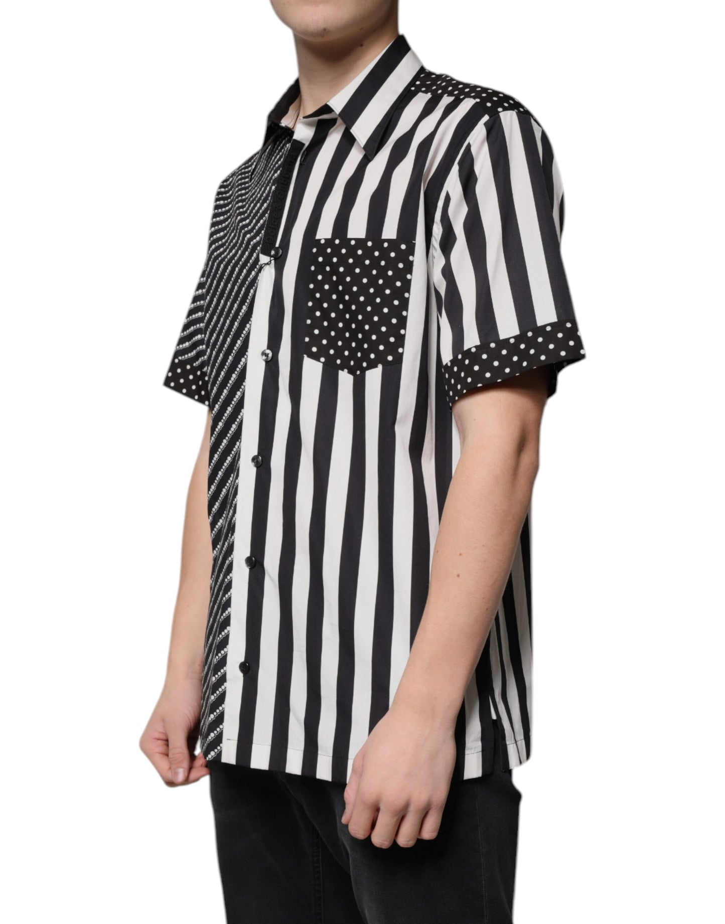 Schwarz-weiß gestreiftes Button-Down-Freizeithemd